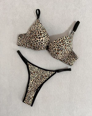 خرید اینترنتی ست شورت و سوتین اسفنجی پلنگی جلوبازشو