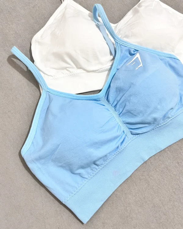 نمای نزدیک نیم تنه ورزشی Gymshark