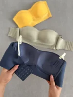 نیمتنه دکلته کمی تغییر رنگ داده است