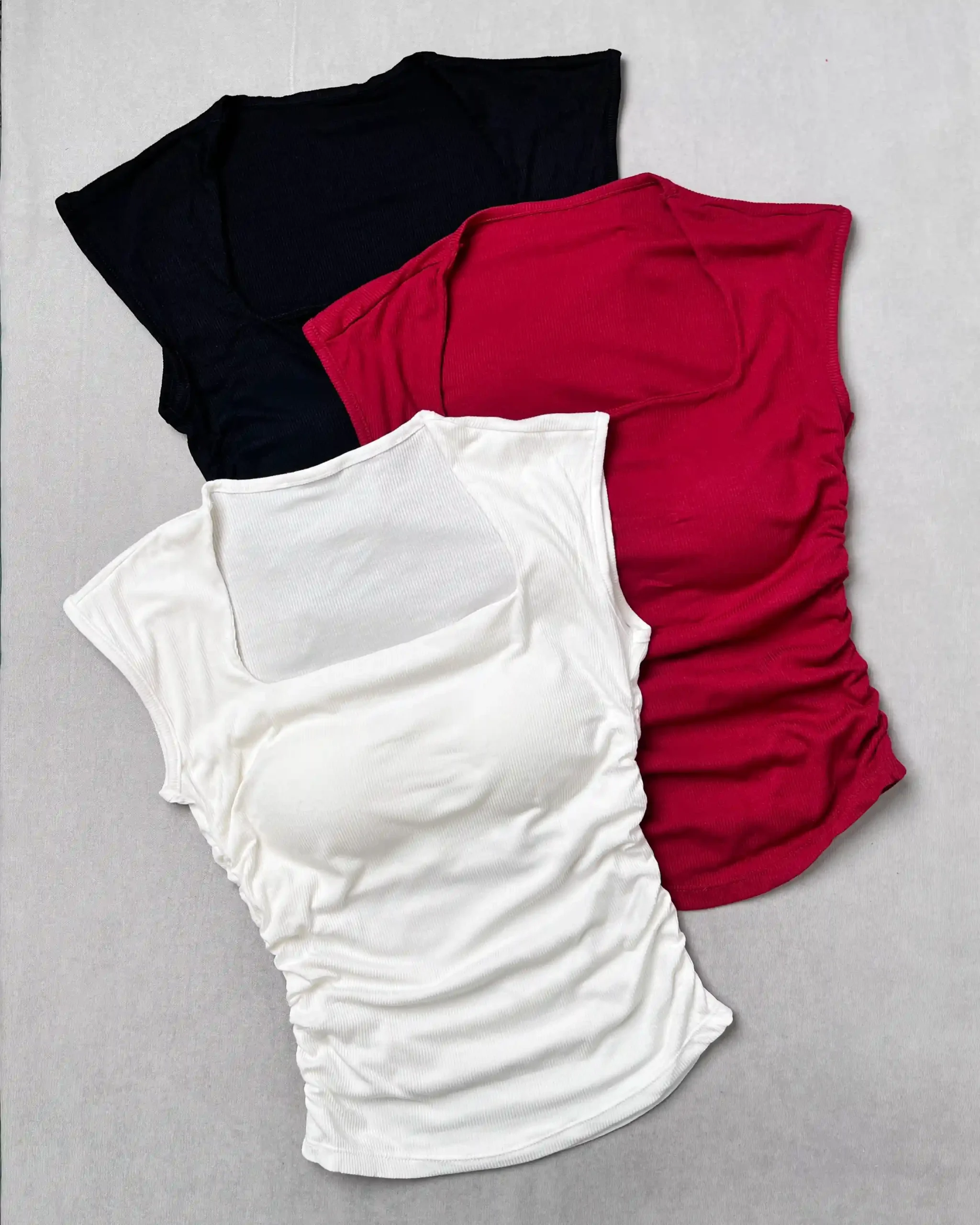 ribbed-crop-top-women-comfortable-casual-ghertimode خرید کراپ تاپ کبریتی زنانه با پارچه نرم و کشی، مناسب استایل روزمره و راحت