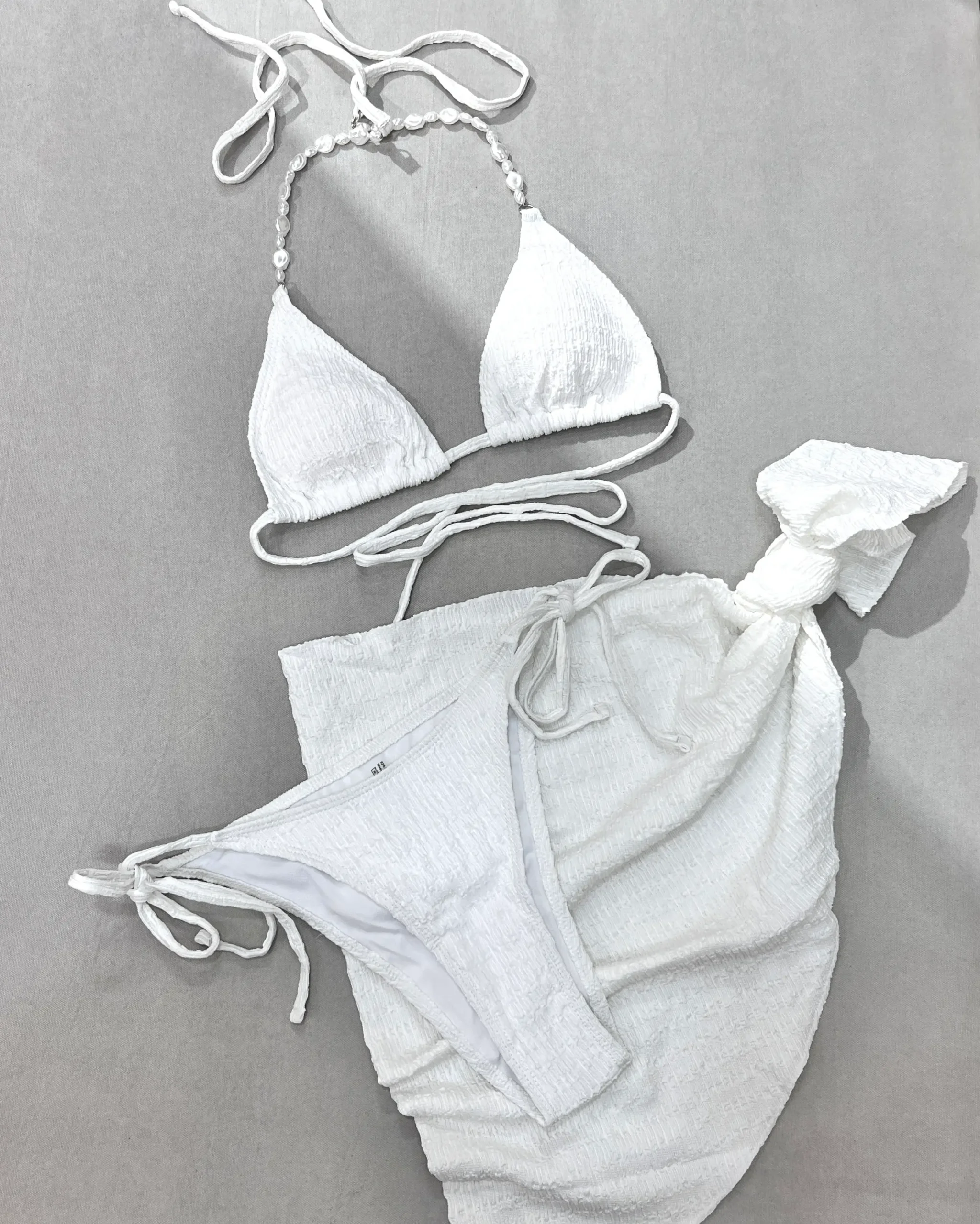 1. luxury-pearl-white-halter-neck-bikini-set خرید اینترنتی بیکینی بند گردنی سفید صدفی