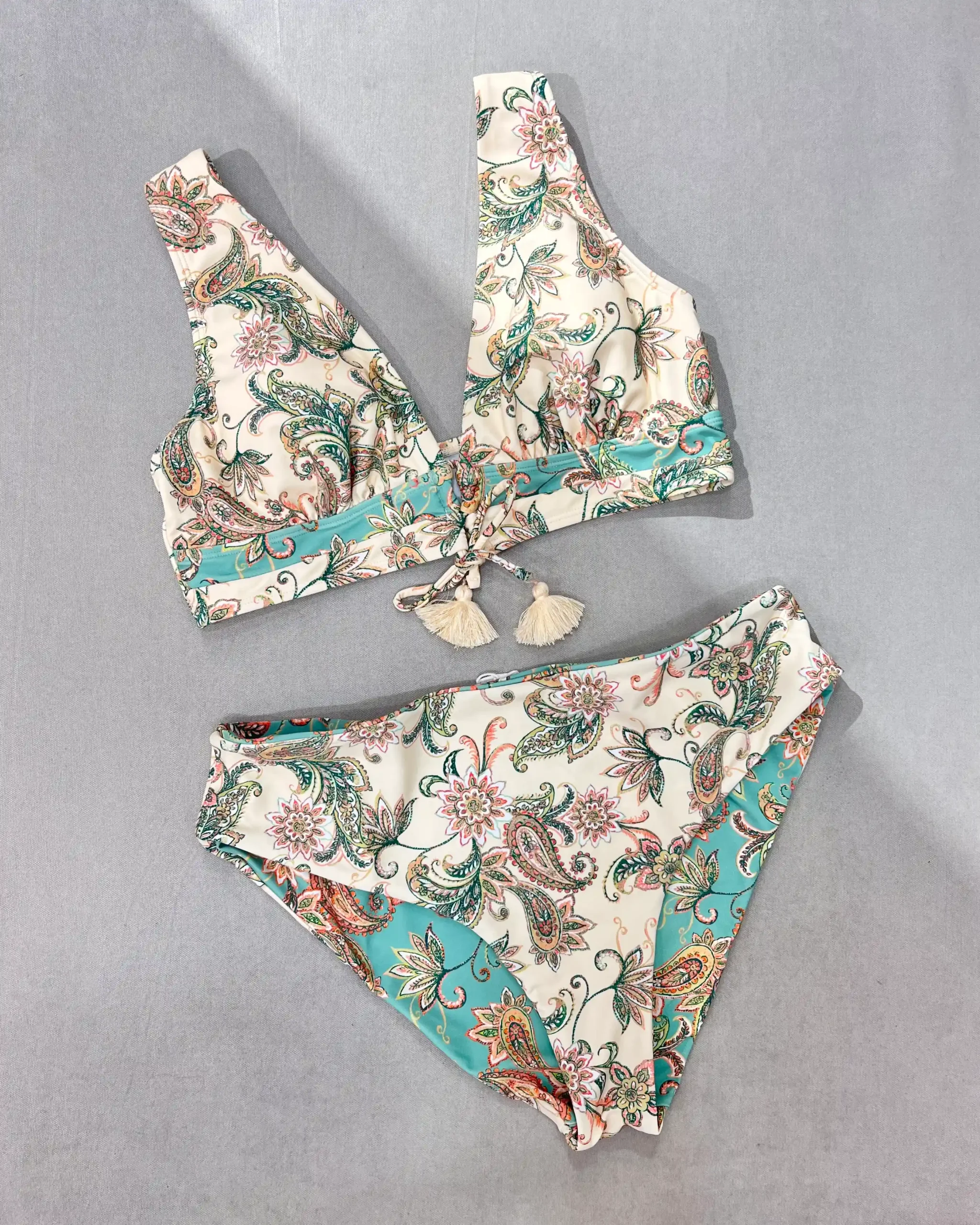 ghertimode-cupshe-bikini-floral-print خرید بیکینی گلدار زمینه سفید برند Cupshe