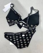نمای پشت ست شورت و سوتین Calvin klein