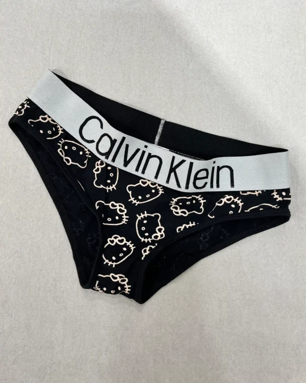 نمای نزدیک ست شورت Calvin klein
